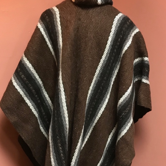 Hooded Rustic Poncho - Picture 4 of 6